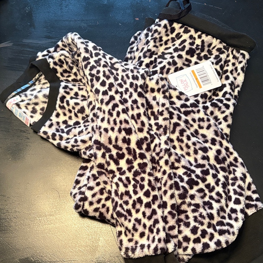 NWT Pillow Talk Leopard Print Pajama Set